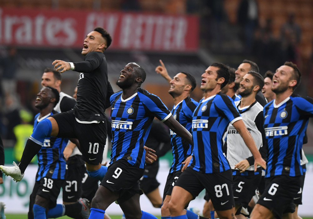 法比奥庆祝足协杯夺冠：将永远存在的时刻，一切荣耀归于上帝（法比奥庆祝足协杯称王：这一刻将被铭记，所有荣耀献给上帝）