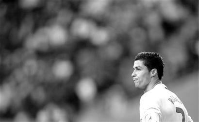 德拉富恩特谈卡瓦哈尔和亚马尔冲突：队内就像一家人一样团结（德拉富恩特：卡瓦哈尔与亚马尔虽有冲突，球队仍如家般团结）