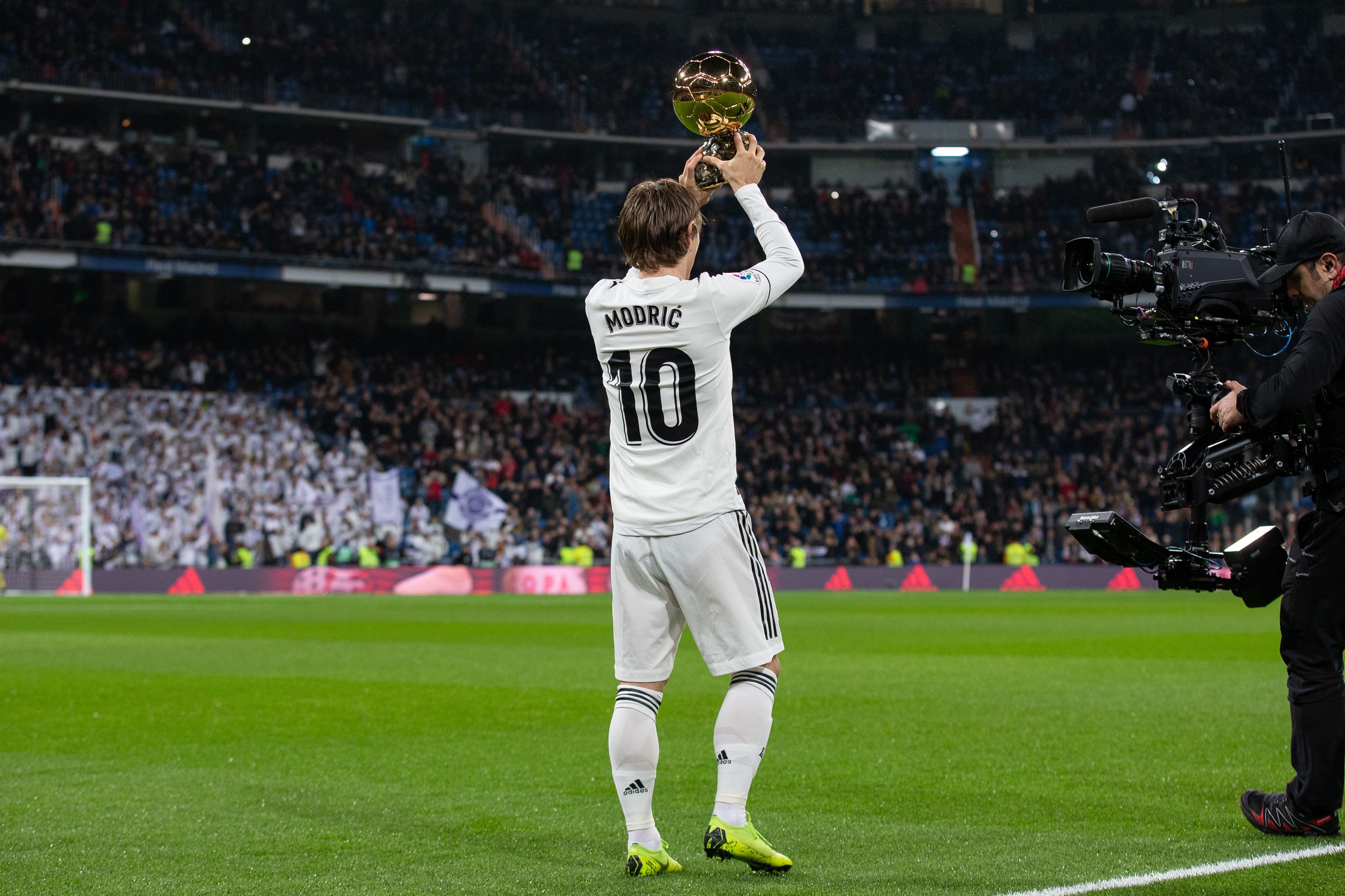 WBG官方：前S11冠军打野JieJie加盟战队（WBG官宣：S11冠军打野JieJie正式加盟）