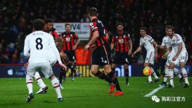 欧冠半场：吉马良斯意外乌龙送分，勒沃库森暂1-0纽卡（欧冠半场战报：吉马良斯自摆乌龙，勒沃库森暂以1-0领先纽卡）