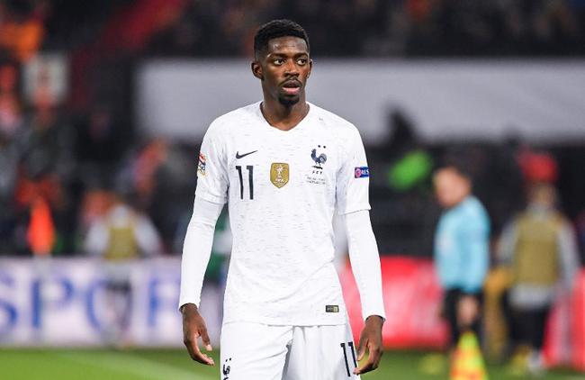 德媒：由于手指受伤，诺伊尔近两场都佩戴特制的四指手套参赛（德媒：手指伤势影响，诺伊尔连续两场戴特制四指手套出战）