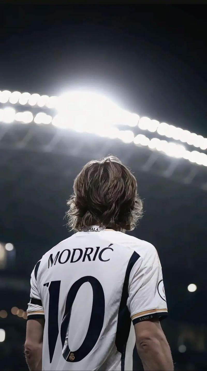 埃及队非洲杯大名单：萨拉赫、马尔穆什领衔，特雷泽盖入选（埃及国家队非洲杯名单出炉：萨拉赫与马尔穆什压阵，特雷泽盖入围）