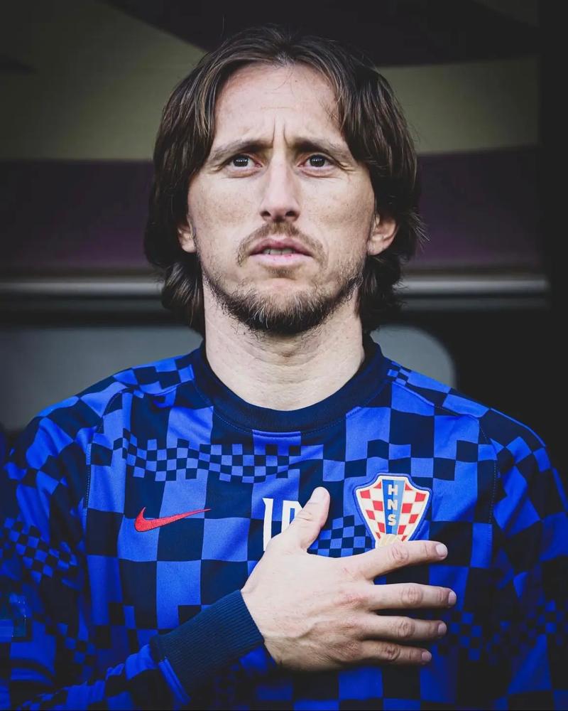 乔治娜分享晚宴照片：C罗与苹果公司CEO库克合影（乔治娜晒晚宴照：C罗与苹果公司CEO库克同框）