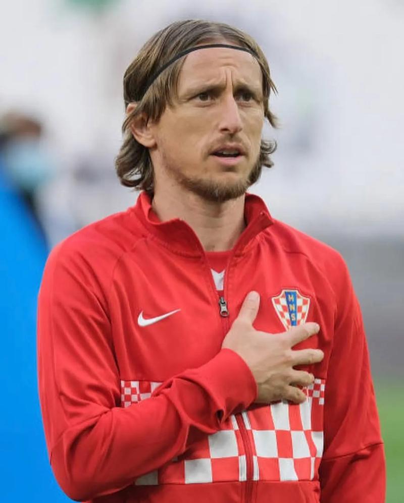 篮网连续客场取胜，士气高涨（篮网客场连胜，气势如虹）