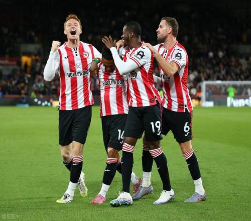 图片报：拜仁三将晒AI生成胡子照片，参与活动呼吁关注男性健康（图片报：拜仁三将晒AI胡须照，参与公益活动呼吁关注男性健康）