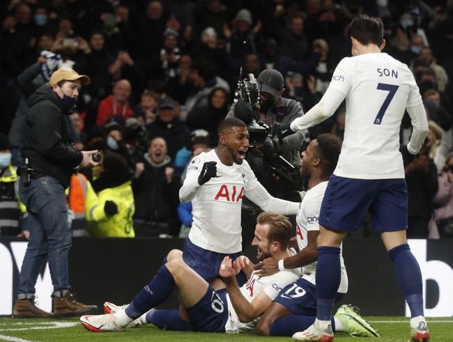 足球传控体系的核心原理（传控足球的核心机制）